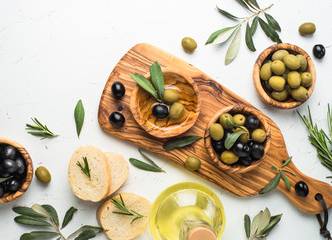 tableolives2-e1612357810413.jpg