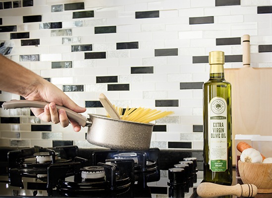 Image of a dish being prepared with Artem Oliva's Extra Virgin Olive Oil (EVOO), adding rich flavors to the meal.